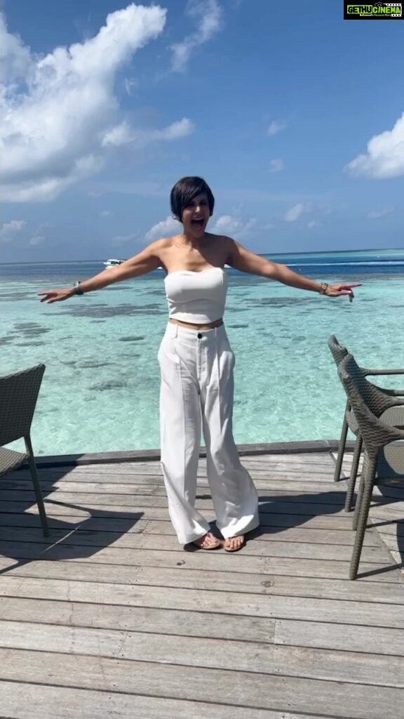 Mandira Bedi Instagram - Cover me in sunshine.. any time of the week month or year.. !!! So #grateful to be with family at my favourite destination : #Maldives ! Haven’t wasted a momtent before hitting this gorgeous pool in my villa. . . @signaturecollectionmaldives #SignatureCollectionatHideaway #SignatureCollectionMaldives #SignatureExperiences @rupalidean