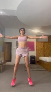 Mandira Bedi Instagram - In the Rajasthan Royals academy, here in #napgpur. In my room. With #KumarSangakkara giving me his blessing and overseeing my workout, I have to say I had a good one!! 🤪😊👊🏽
All the exercises: 1 minute each. The whole circuit repeated 4 times