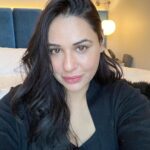 Mandy Takhar Instagram - #theselfie dump of the day 🙃🤓 Hope all well with you all 🤍 #MrShudai
