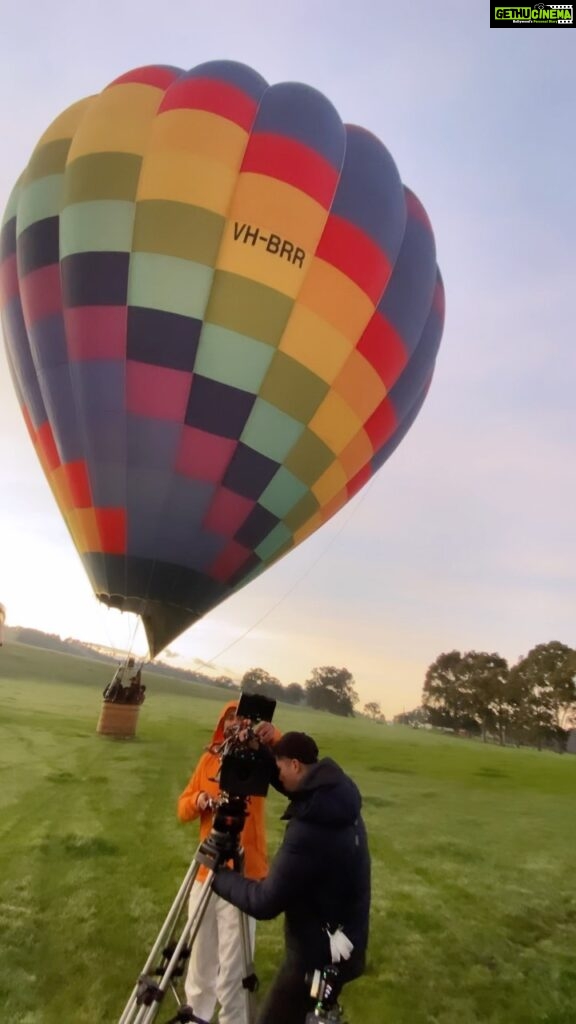 Mandy Takhar Instagram - Truly A Ride to Remember .. ❤ 🎈 Day 31 #MrShudai @harjotsingh.filmylok scaring us throughout the journey ! @harsimranofficial those donuts were not an easy task ! Well done ! #hotairballoon