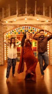 Manimegalai Instagram - The #KOKSwag 😍❤️‍🔥
Vibing along with @ritika_offl @mehussain_7 

@dqsalmaan @aishu__ @abhilash_joshiy @jakes_bejoy @shaanrahman @zeestudiossouth @dqswayfarerfilms @shreyaghoshal @bennydayalofficial
@ritika_offl

Camera @the.lensational 

#dancereels #Kalaattaakkaaran  #HallaMachaare #Kalapakkaara #JalaJalaHai #KOK #KingOfKotha