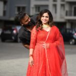 Manimegalai Instagram - Epdiyum Hussain indha Song enna paathu paada poradhilla. So naney insta music la pottukitten 😛 @mehussain_7 Outfit : @alankrita_by_swetha
