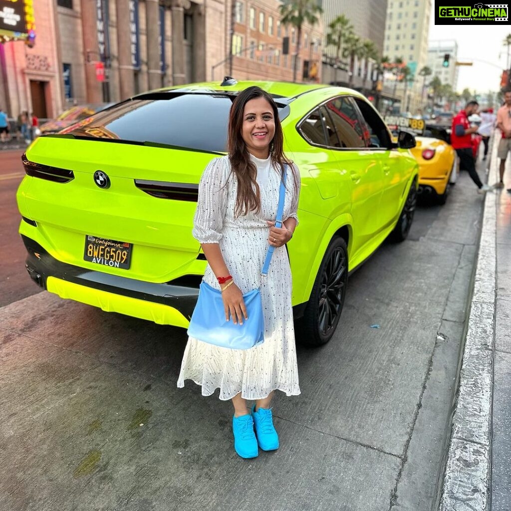 Manimegalai Instagram - A day at Los Angeles, USA 🇺🇸 First pic la irukaradhu ennoda US Car ;) Outfit Styling by @iammanimegalai #vacation #america #universalstudios