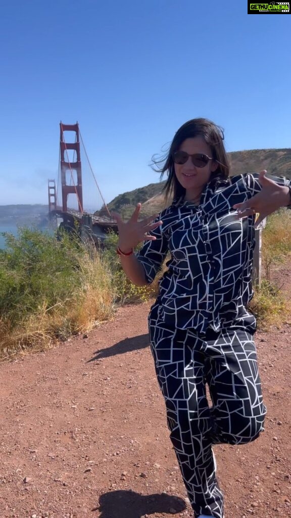 Manimegalai Instagram - High budget Dance Reels in USA 😛Vaaranam ayiram movie spot la LEO Song reels 🕺 Golden Gate, Sanfrancisco 😎 Captured by : @praveen.bennett 📷 #dancereels #america #leo #goldengatebridge #sanfrancisco Golden Gate Bridge