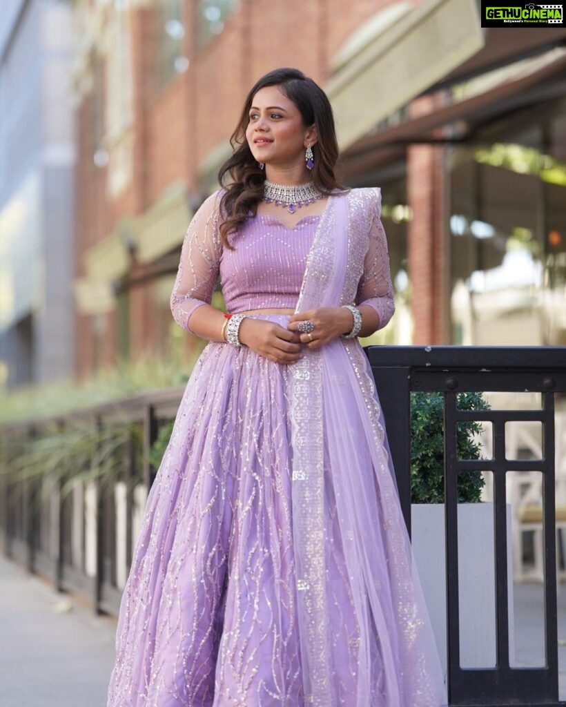 Manimegalai Instagram - California FETNA Event, USA🇺🇸 Thank yu for all the Luvv 🫶 Lovely lavender outfit by @rihanadesigner Jewellery : @new_ideas_fashions MUA : @sugarglam_muah Photography : @storiesbyrampalli #traveldiaries #california #AnchorManimegalai #india United States of America