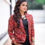Manimegalai Instagram - As an Anchor of #CookWithComali this Week 😎 Tnx for all the lovely insta Stories, Msgs & comments for promos. Luv yu all 😇 Outfit : @styl_chennai MUA : @nirmala_makeupartistry Neckpiece : @new_ideas_fashions Photography : @prismatic_photography_7 #AnchorManimegalai #Vijaytelevision