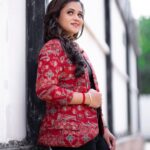 Manimegalai Instagram - As an Anchor of #CookWithComali this Week 😎 Tnx for all the lovely insta Stories, Msgs & comments for promos. Luv yu all 😇 Outfit : @styl_chennai MUA : @nirmala_makeupartistry Neckpiece : @new_ideas_fashions Photography : @prismatic_photography_7 #AnchorManimegalai #Vijaytelevision