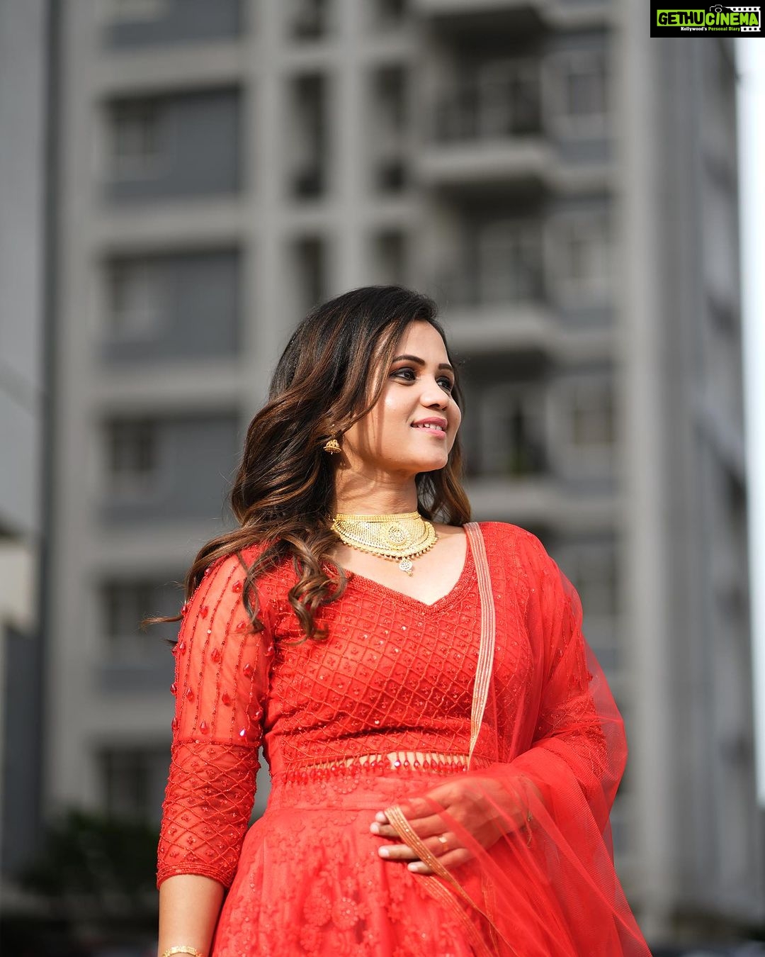 Manimegalai Instagram - If god is making you wait for something.. Then be prepared to receive more than you asked for 😇 He decides the better Timing of everything that needs to happen in ur Life☝️