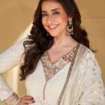 Manisha Koirala Instagram - There’s always a reason to smile ❤️ Mumbai, Maharashtra