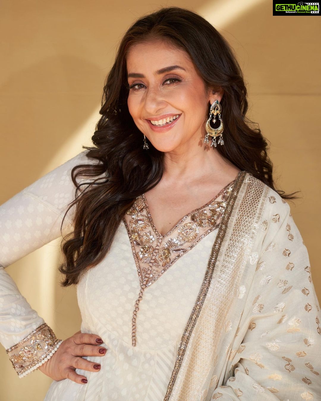 Manisha Koirala Instagram - There’s always a reason to smile ❤️ Mumbai, Maharashtra