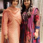 Manisha Koirala Instagram - Happy birthday dearest @ushakakadeofficial thank you for lovely get together with friends.. it was so so fun to meet all of them!!! You looked radiant as always.. love you loads 💕💐💕 @iamsonalibendre @manishmalhotra05 #friendship #birthdaygirl Mumbai, Maharashtra