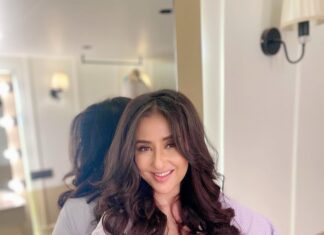 Manisha Koirala Instagram - When your favourite colour is in fashion.. #lilac #casual M- @tush_91 H- @hairstylist_jennny Mumbai, Maharashtra