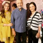 Manisha Koirala Instagram – Such humble man #maniratnam sir is and such a great film maker !!! I remember working with him was intense but so fulfilling..we artists long to working with directors who push our limits and help us to excel..He always tries to do things differently! My first day of shooting for #bombay is so fresh in my mind..

It felt home meeting him and @suhasinihasan ji (who is accomplished actress herself, infact had helped me in #hamahama  song ❤️🙏🏻💐), for the preview of his latest film #ps2 !! His movies have mesmerised people across globe..each of his film is masterpiece!! From  #anjalifilm  to this ps2 his latest.. we just love his #films !! Once again..sir you are a treasure!! 
My love to the entire team .. all the actors who performed brilliantly all the technicians who has excelled in this film huge congratulations 👏👏👏
@madrastalkies @lyca_productions  @arrahman #bombay  #dilse 
#maniratnammagic #ps2 #shaadali #manishakoirala 
@shabhaya @samjhanaupretirauniar @drrashmishettyra India