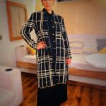 Manisha Koirala Instagram - About last night.. for @filmfare awards.. wearing my most talented friend @manishmalhotra05 ❤️❤️❤️ Makeup- @tush_91 Hair- @radhikayadav_24 Managed by - @jogidisha @manishmalhotrajewellery @manishmaholtraworld #filmfareawards #vanitylife #actorslife