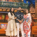 Manisha Koirala Instagram - Always such a pleasure to be in @kapilsharma show with fabulous @archanapuransingh and my darling n gorgeous @mahimachaudhry1 I just love the positivity n vivacious energy of the #kapilsharmashow ❤️❤️❤️🙏🏻🙏🏻🙏🏻 Mumbai, Maharashtra