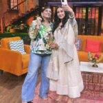 Manisha Koirala Instagram - Always such a pleasure to be in @kapilsharma show with fabulous @archanapuransingh and my darling n gorgeous @mahimachaudhry1 I just love the positivity n vivacious energy of the #kapilsharmashow ❤️❤️❤️🙏🏻🙏🏻🙏🏻 Mumbai, Maharashtra