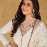 Manisha Koirala Instagram - There’s always a reason to smile ❤️ Mumbai, Maharashtra