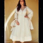 Manisha Koirala Instagram - Life has been a beautiful n educational journey..learning to prioritise, choosing to see beauty, being happy in the present, being aware of my inner world n inner dialogues, seeing myself in others, appreciating what is, in awe of life n everything life brings…💐💐💐 Outfit- @manishmalhotra05 Style- @surinakakkar Makeup- @tush_91 Hair- @hairbyykaushall 📸- @kaasa.studio Mumbai, Maharashtra