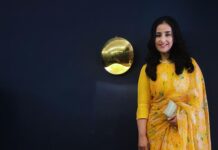 Manisha Koirala Instagram - Wearing traditional outfits.. loving every bit .. M&H - @ananekebeautysalon Saree- @archanaaryalofficial Kathmandu, Nepal