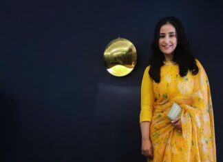 Manisha Koirala Instagram - Wearing traditional outfits.. loving every bit .. M&H - @ananekebeautysalon Saree- @archanaaryalofficial Kathmandu, Nepal