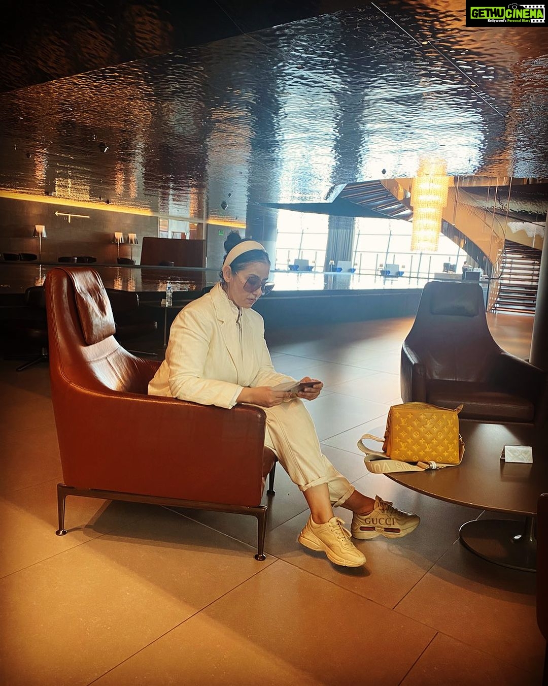 Manisha Koirala Instagram - In transit 💃🏻