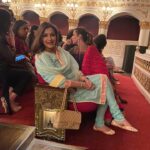 Manisha Koirala Instagram - What a fabulous evening!! Thank you Kailash Surendranath n Aarti Gupta Surendranath for last night in @mumbaiopera a gorgeous building where their super talented daughter @kshirsurendranath performed #odisseydance #indianculture #classicaldance