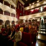 Manisha Koirala Instagram - What a fabulous evening!! Thank you Kailash Surendranath n Aarti Gupta Surendranath for last night in @mumbaiopera a gorgeous building where their super talented daughter @kshirsurendranath performed #odisseydance #indianculture #classicaldance