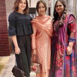 Manisha Koirala Instagram - Happy birthday dearest @ushakakadeofficial thank you for lovely get together with friends.. it was so so fun to meet all of them!!! You looked radiant as always.. love you loads 💕💐💕 @iamsonalibendre @manishmalhotra05 #friendship #birthdaygirl Mumbai, Maharashtra