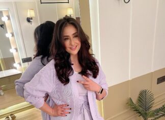 Manisha Koirala Instagram - When your favourite colour is in fashion.. #lilac #casual M- @tush_91 H- @hairstylist_jennny Mumbai, Maharashtra