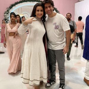 Manisha Koirala Instagram - I have loved working with this fabulous family!! Thank you #rohitdhawan for being such a respectful and warm person to work with that entire team is so great!! Here’s to all of us from #shehzada 
@kartikaaryan @ronitboseroy @kritisanon @amanthegill #ganeshmasterchoreography 
❤️❤️❤️