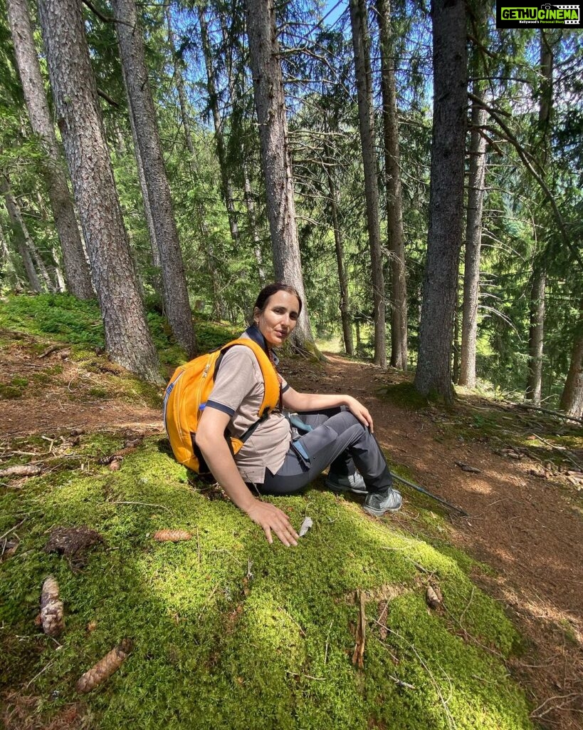 Manisha Koirala Instagram - Hiking people #naturelovers #hiking Wengen - Swiss Alps, Switzerland