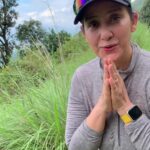 Manisha Koirala Instagram - Late post but never too late for this message..🙏🏻❤️💐😅 #dontthrowplasticinnature #dontthrowplastic