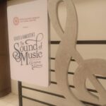 Manisha Koirala Instagram - What a treat to watch #broadwayshow in fabulous #NitaMukeshAmbaniCulturalCentre there are so many exciting exhibitions, plays and musical .. !!