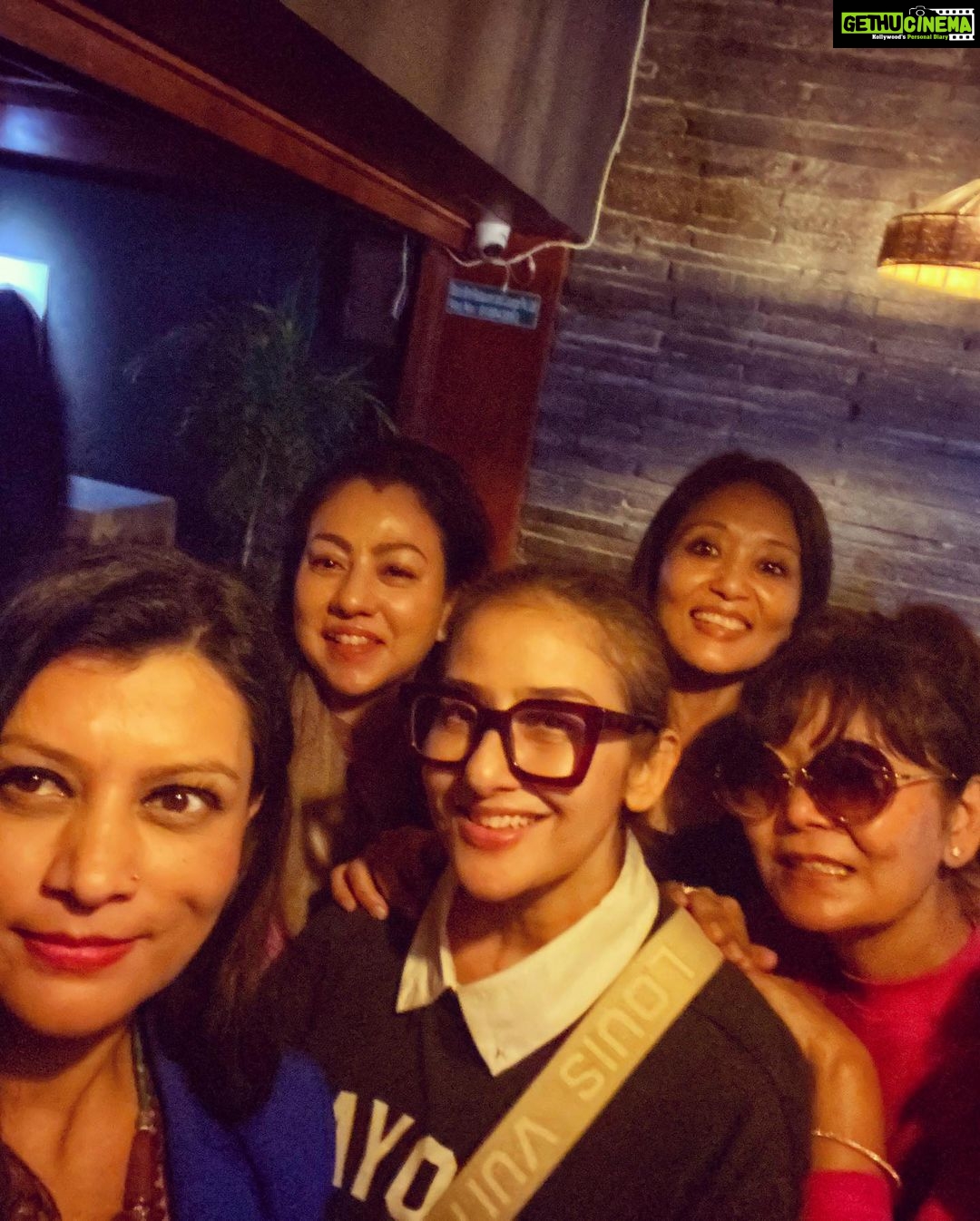 Manisha Koirala Instagram - My girls night out…#throwbackthursday is too main stream so #throwbacksunday❤️ #girlsjustwannahavefun