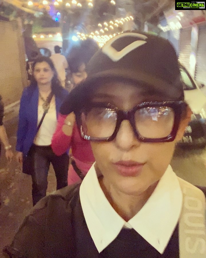 Manisha Koirala Instagram - My girls night out…#throwbackthursday is too main stream so #throwbacksunday❤️ #girlsjustwannahavefun