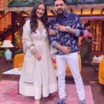 Manisha Koirala Instagram - Always such a pleasure to be in @kapilsharma show with fabulous @archanapuransingh and my darling n gorgeous @mahimachaudhry1 I just love the positivity n vivacious energy of the #kapilsharmashow ❤️❤️❤️🙏🏻🙏🏻🙏🏻 Mumbai, Maharashtra