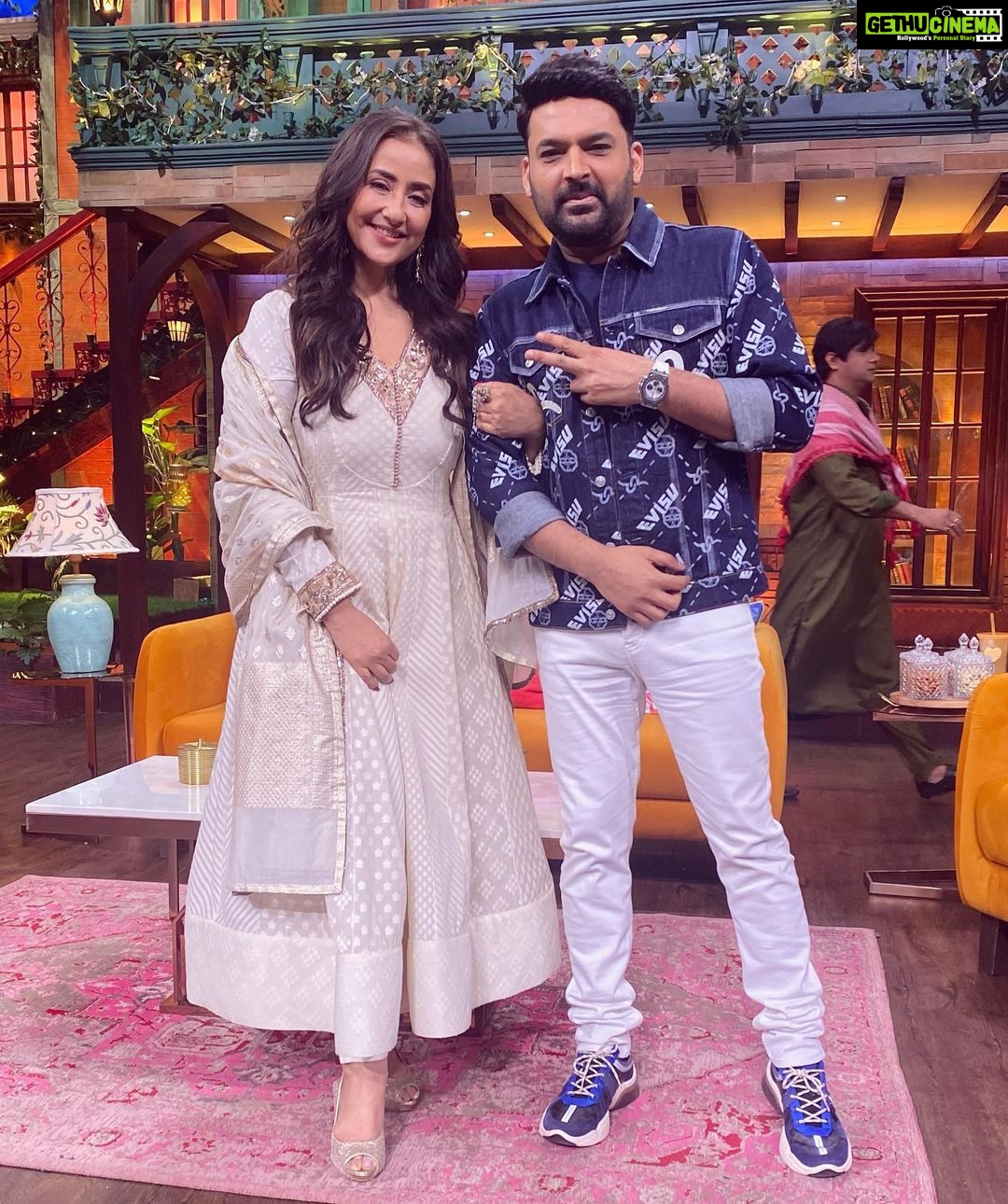 Manisha Koirala Instagram - Always such a pleasure to be in @kapilsharma show with fabulous @archanapuransingh and my darling n gorgeous @mahimachaudhry1 I just love the positivity n vivacious energy of the #kapilsharmashow ❤️❤️❤️🙏🏻🙏🏻🙏🏻 Mumbai, Maharashtra