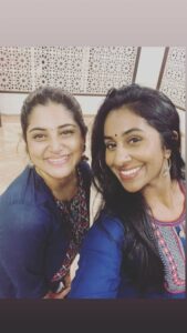 Manjima Mohan Instagram - Dancing to my favorite song with my favorite Gal 💃❤️ 
Choreography: @blackswankg
Cinematography & Editing: @greysuit_0696
BTS: @dr_dan.menon
Song: Pasoori