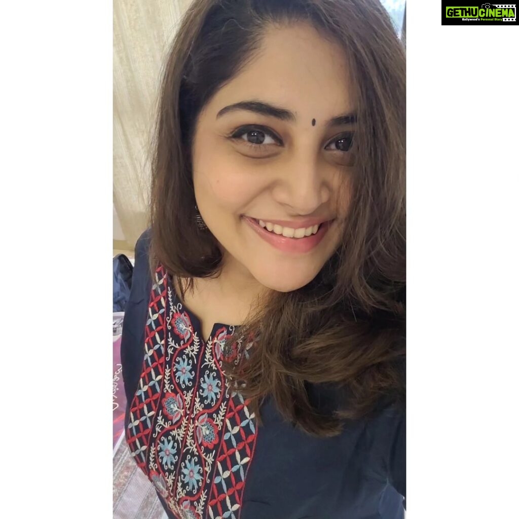 Manjima Mohan Instagram - Smiling cos it's Saturday! ❤️