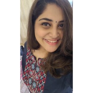 Manjima Mohan Instagram - Smiling cos it's Saturday! ❤️