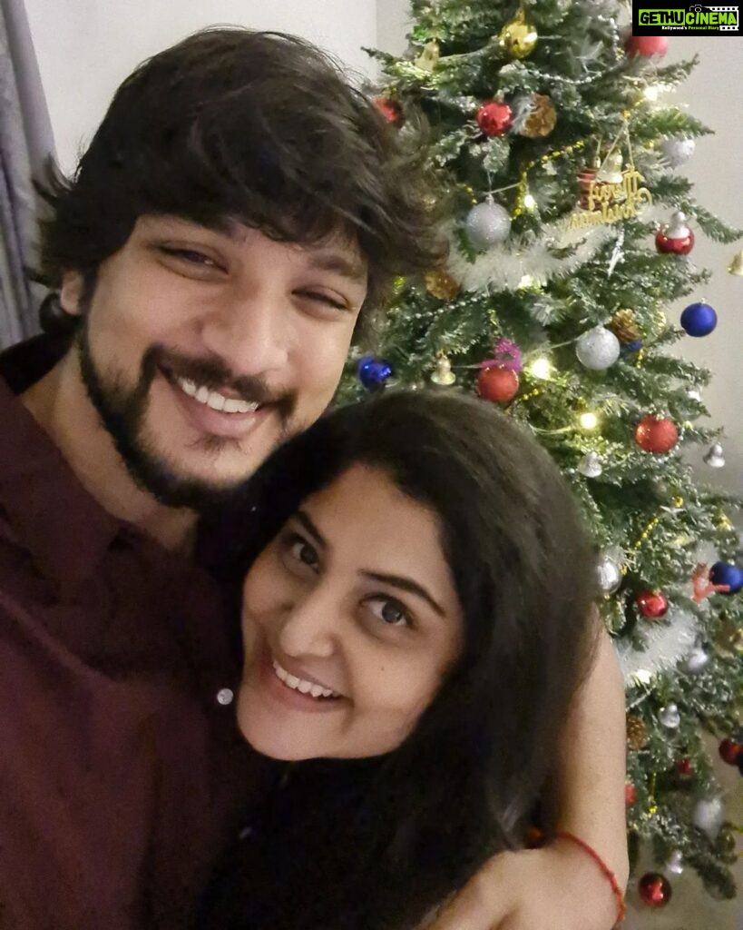 Manjima Mohan Instagram - May this christmas season fill your home with love, joy and laughter!😊🥰 Merry Christmas and Happy New Year❤🎄🎅 Chennai, India