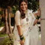 Manjima Mohan Instagram - ഓണം 2023 🏵🌸🌼🌺 Styled by: @nikhitaniranjan Outfit: @surmaye_ Jewellery: @stylorisilver @nacjewellers Makeup : @salomirdiamond Hair : @raisedbrowsbybhavani Photography: @livingin24fps Photography team: @anupamasindhia