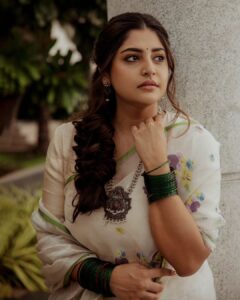 Manjima Mohan Instagram - ഓണം 2023 🏵🌸🌼🌺

Styled by: @nikhitaniranjan 
Outfit: @surmaye_ 
Jewellery: @stylorisilver @nacjewellers 
Makeup : @salomirdiamond
Hair : @raisedbrowsbybhavani
Photography: @livingin24fps 
Photography team: @anupamasindhia
