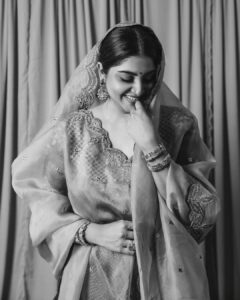 Manjima Mohan Instagram - 🖤🤍