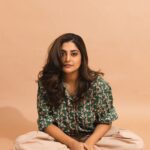 Manjima Mohan Instagram - Riding my own wave with a colorful mind and a thankful heart ❤️ Styled by: @nikhitaniranjan Shirt: @l_zaba Pant: @forever21_in HMU: @pinkylohar Shot by: @livingin24fps Photography team: @anupamasindhia