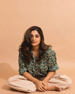 Manjima Mohan Instagram - Riding my own wave with a colorful mind and a thankful heart ❤️

Styled by: @nikhitaniranjan
Shirt: @l_zaba
Pant: @forever21_in
HMU: @pinkylohar
Shot by: @livingin24fps
Photography team: @anupamasindhia