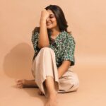 Manjima Mohan Instagram - Riding my own wave with a colorful mind and a thankful heart ❤️ Styled by: @nikhitaniranjan Shirt: @l_zaba Pant: @forever21_in HMU: @pinkylohar Shot by: @livingin24fps Photography team: @anupamasindhia