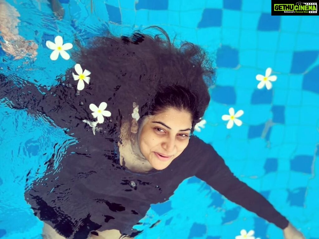 Manjima Mohan Instagram - Swimming shenanigans 🤽‍♀🧜‍♀❤