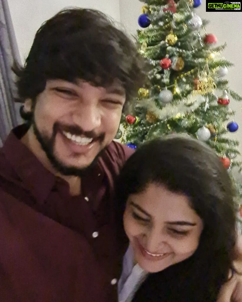 Manjima Mohan Instagram - May this christmas season fill your home with love, joy and laughter!😊🥰 Merry Christmas and Happy New Year❤🎄🎅 Chennai, India