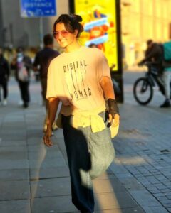 Manju Warrier Instagram - Be stronger than your excuse 😊
#goldenhour #travel #london 
📸 @bineeshchandra